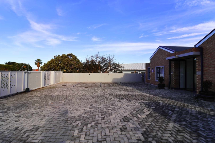 7 Bedroom Property for Sale in Sandbaai Western Cape